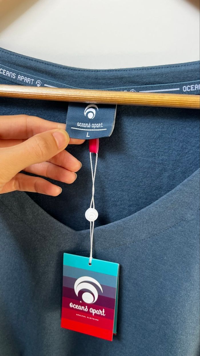 Sweat Oceans Apart col V taille L oversize - photo numéro 5