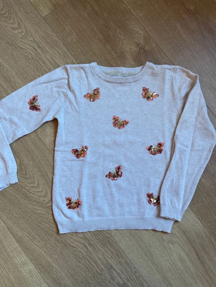 Pull coton léger fille Primark 6-7 ans. Beige et papillons sequins