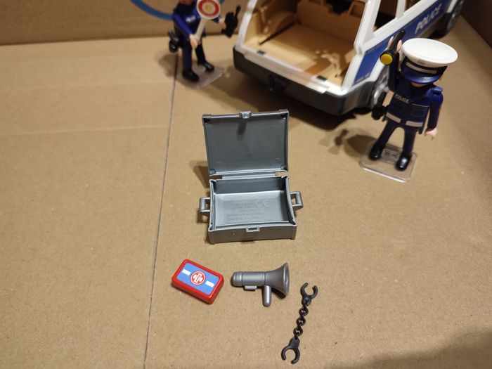 Playmobil 6920 Véhicule de police + figurines - photo numéro 4