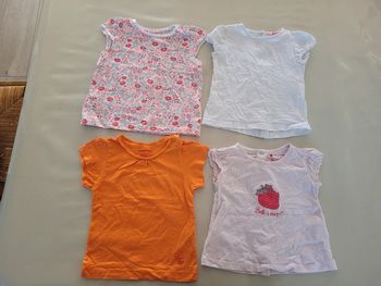 4 t-shirts,  taille 12 mois