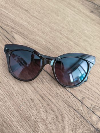 Lunette de soleil neuve