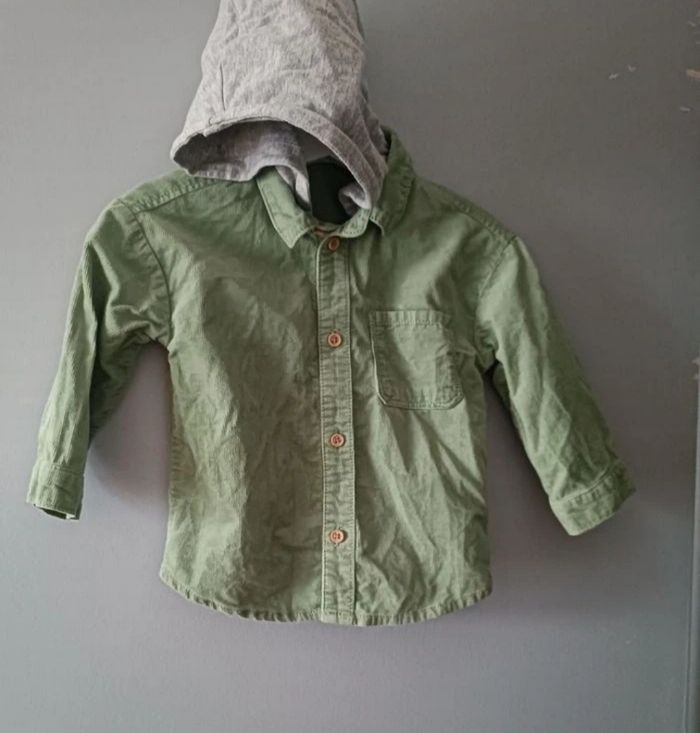 Chemise H&M verte avec capuche – 18mois - photo numéro 2