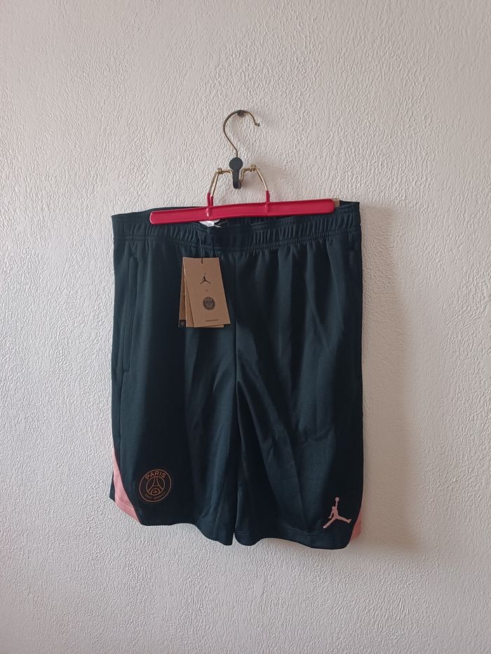 Short PSG taille XL enfant