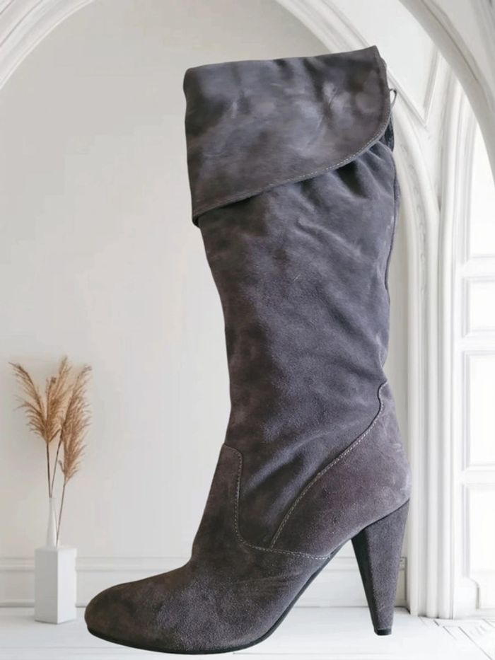 Bottes à talons en daim 👢 - photo numéro 3