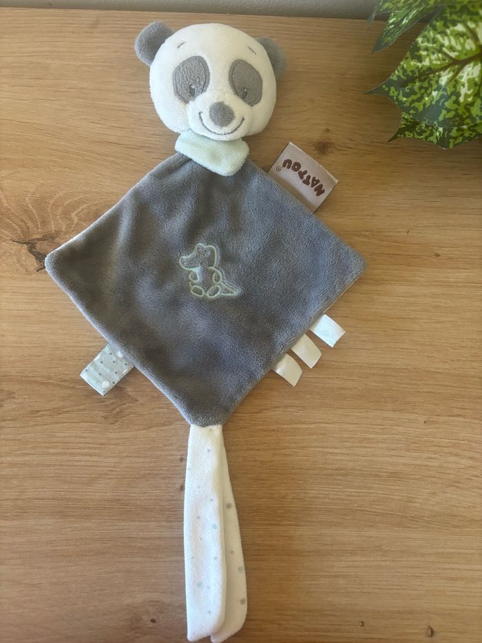 Doudou plat panda loulou attache sucette gris blanc nattou