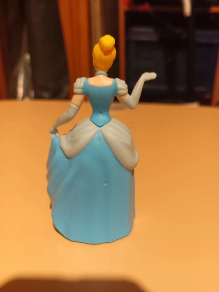 Figurine kinder princesse Disney - photo numéro 2