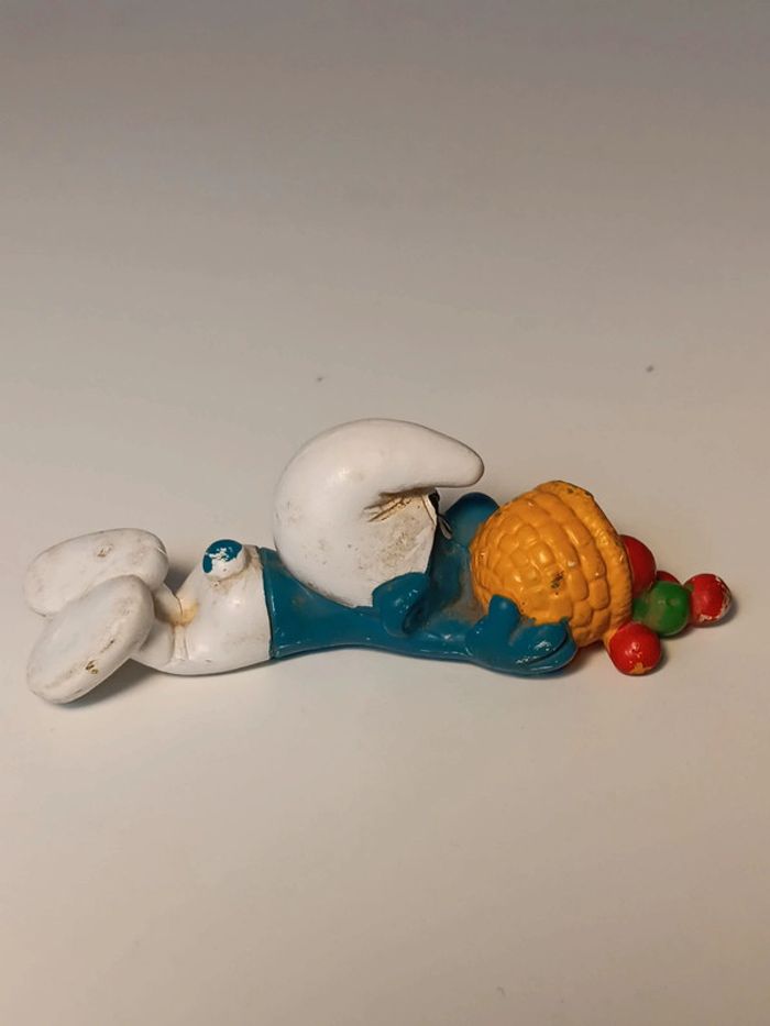 Figurine vintage 1982 Schtroumpf corbeille de fruits peyo W.germany - photo numéro 4