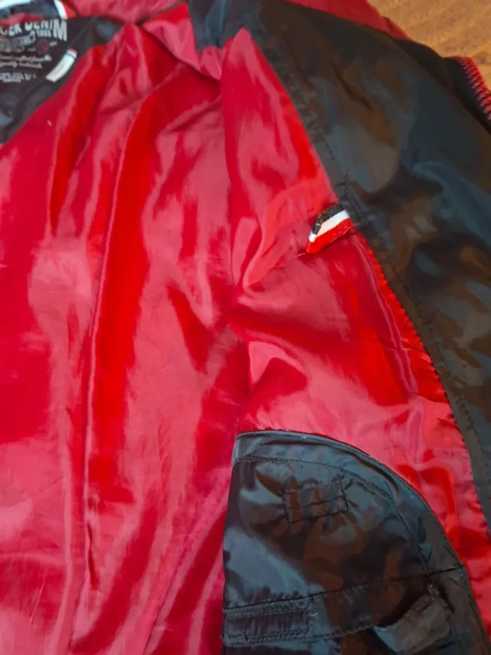 Doudoune Tommy Hilfiger Denim – Noire & Rouge – Taille M - photo numéro 11