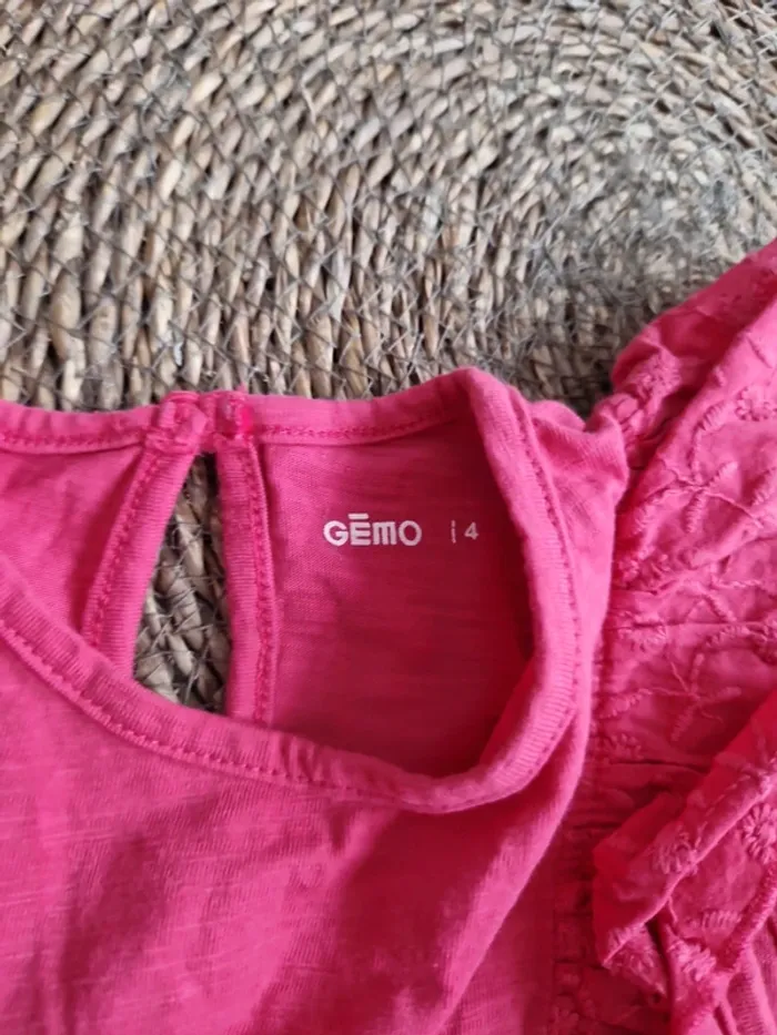 Joli tee-shirt avec dentelle Gémo taille 4 ans - photo numéro 3