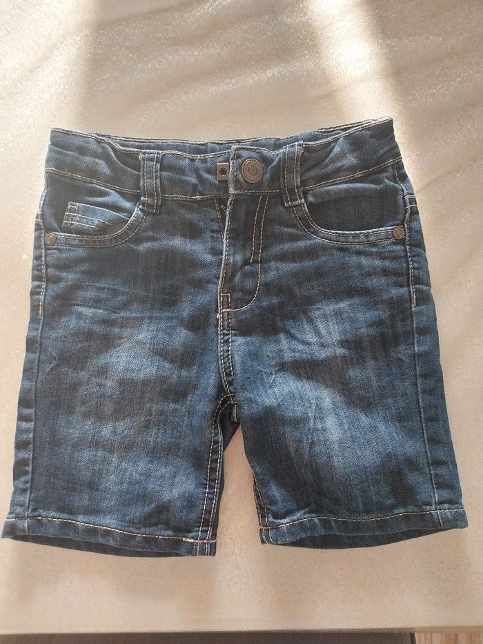 Short 4 ans