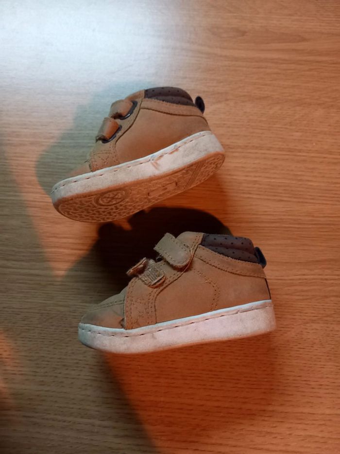 Baskets / Chaussures Enfants Taille 19 - photo numéro 2