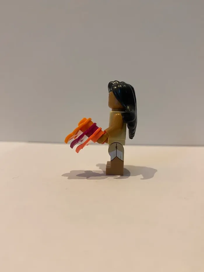 Figurine type lego Pocahontas. Disney - photo numéro 2