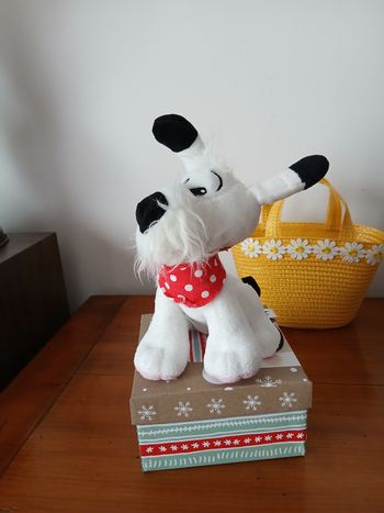 Doudou-Peluche Chien Idéfix avec bandana *17 cm