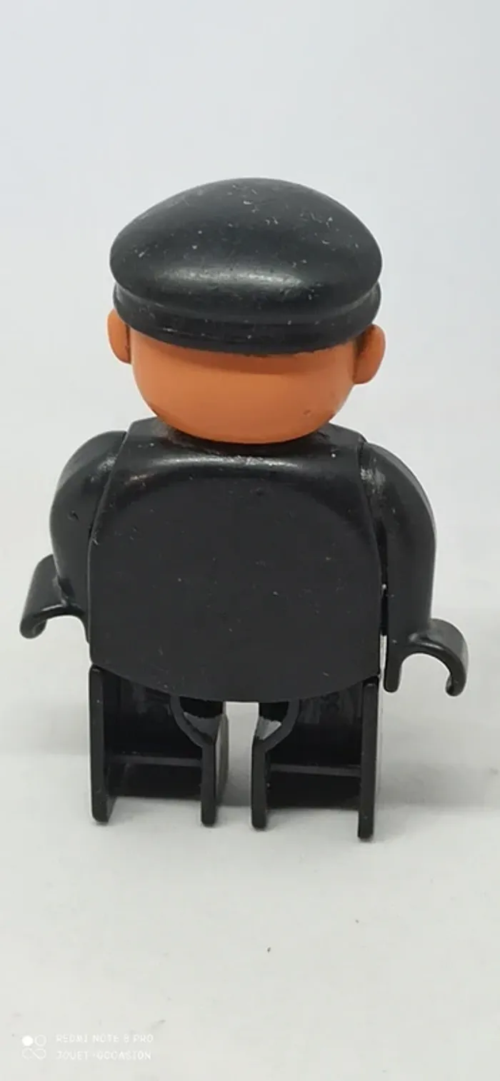 Homme en costume noir lego duplo - photo numéro 3