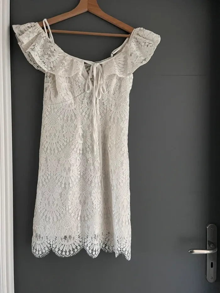 Robe Morgan en dentelle blanche col bardot (T36)