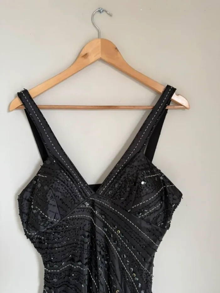 Robe de soirée noire à perles - photo numéro 5
