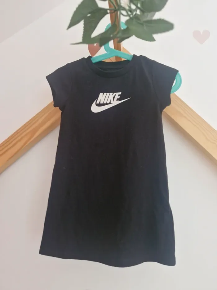 Robe nike