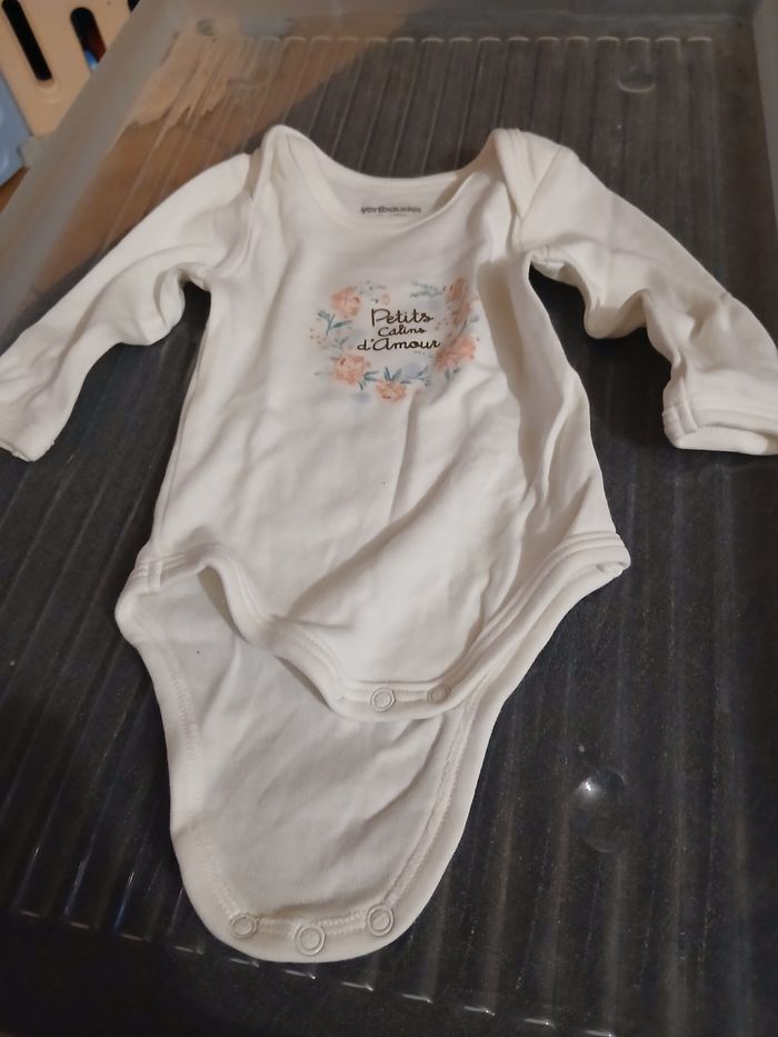 5 bodies 2/3 mois 60 cm - photo numéro 3