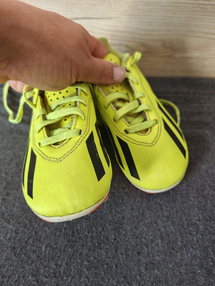 Crampons de foot moulés Adidas 28 - photo numéro 2