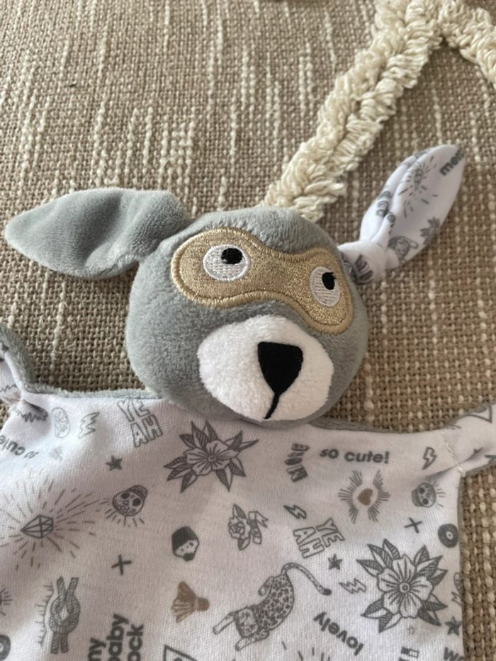 Peluche doudou plat 21cm IKKS chien loup lapin gris parfait état - photo numéro 2
