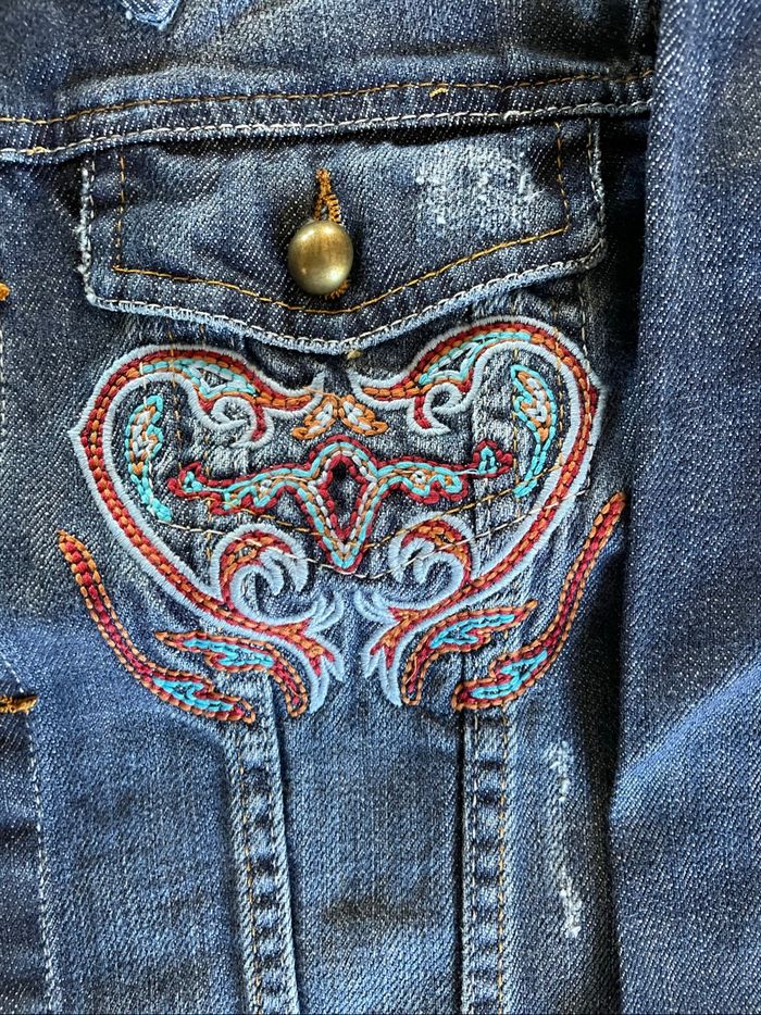 Veste en jean brodé - photo numéro 3