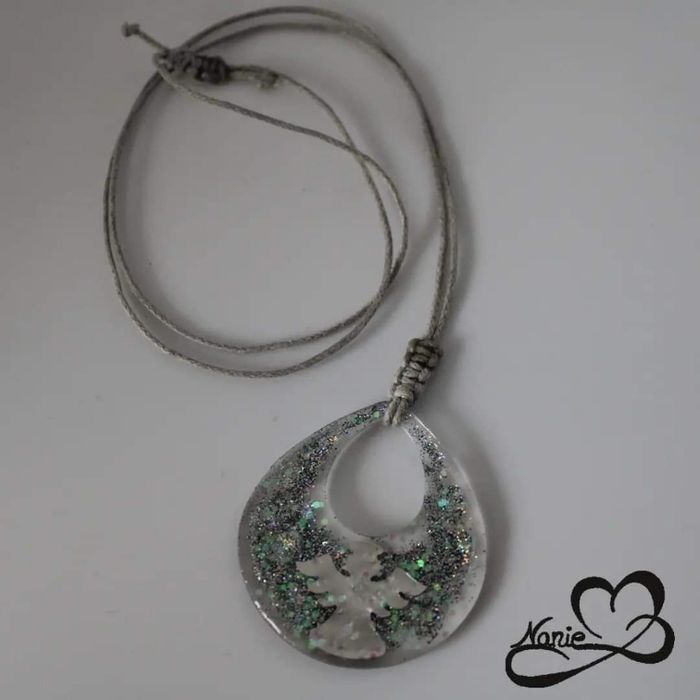 Pendentif en résine avec un ange !! 👼 😇