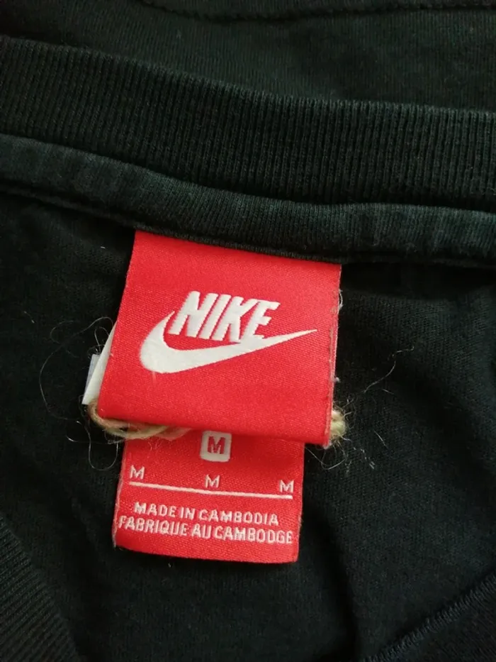 Tee-shirt noir crop top avec impression logo nike / nike authentique / (M) - photo numéro 5