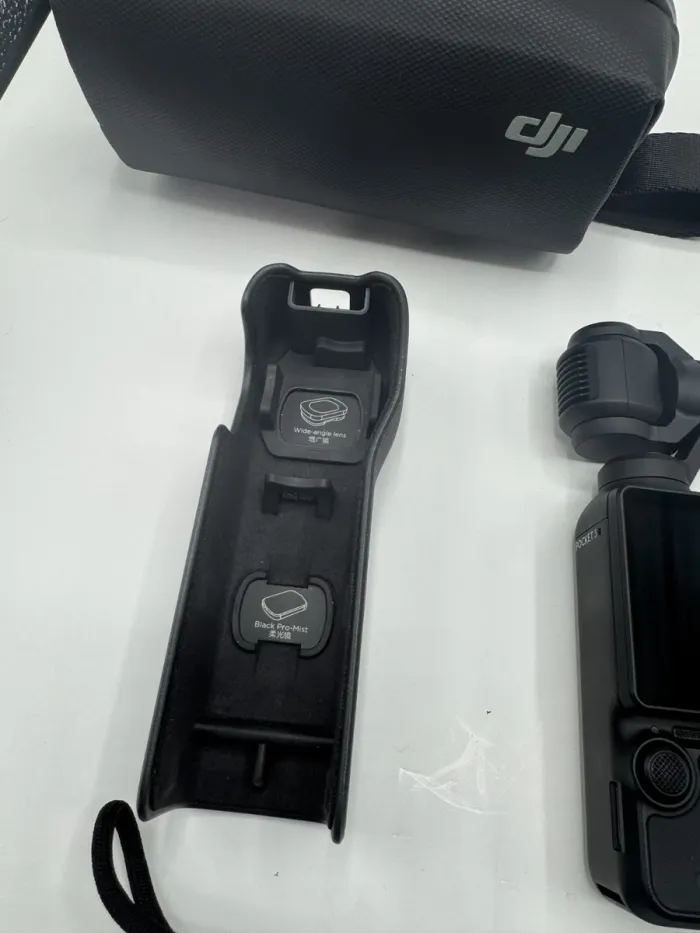 DJI Osmo Pocket Stabilisateur 3 Axes et Caméra Portable 4K Créateur Combo en parfait état - photo numéro 4