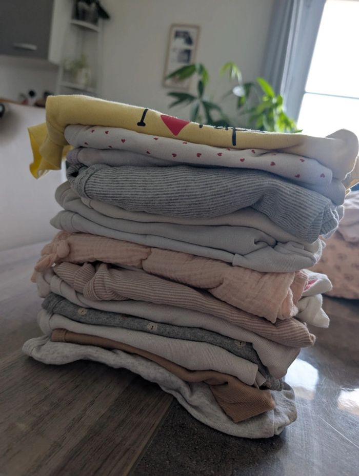 Lot de 15 bodies taille 12mois cache coeur pour la plus part - photo numéro 2