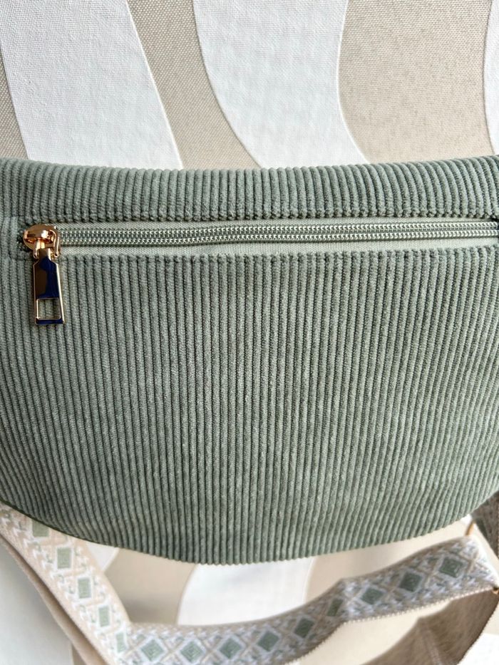 Sac banane vert velours côtelé - photo numéro 2