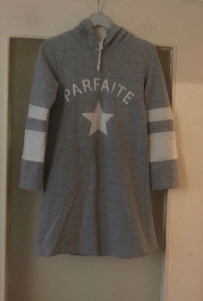 Robe à capuche