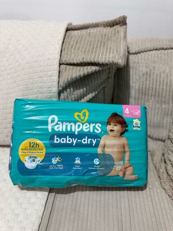 Couches Pampers taille 4