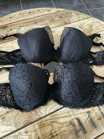 Lot de 2 soutiens gorges noir à dentelle La halle, taille 95C
