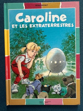 Caroline et les extraterrestres Pouf chat vert livre bd album multicolore Hachette