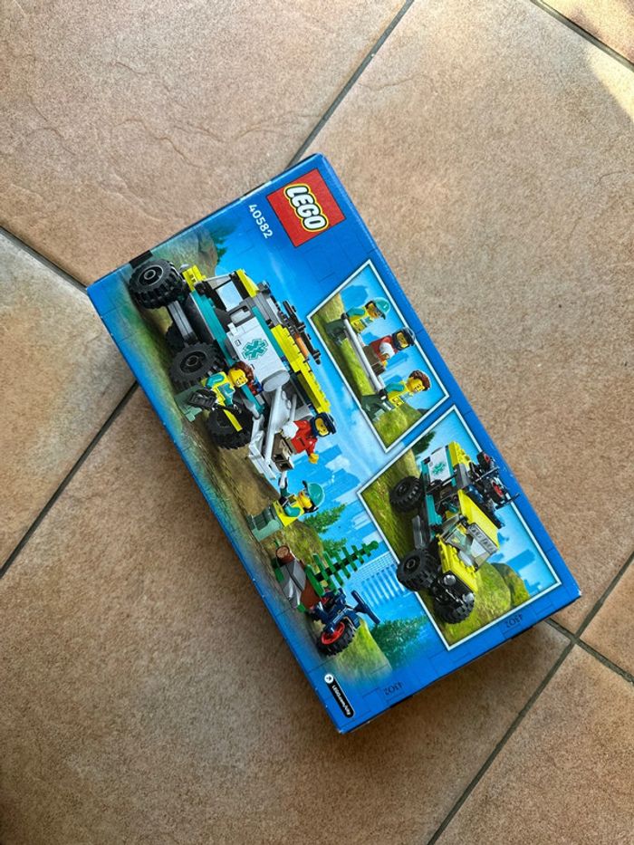 Set Lego City 40582 4x4 Off-Road Ambulance Rescue - photo numéro 5