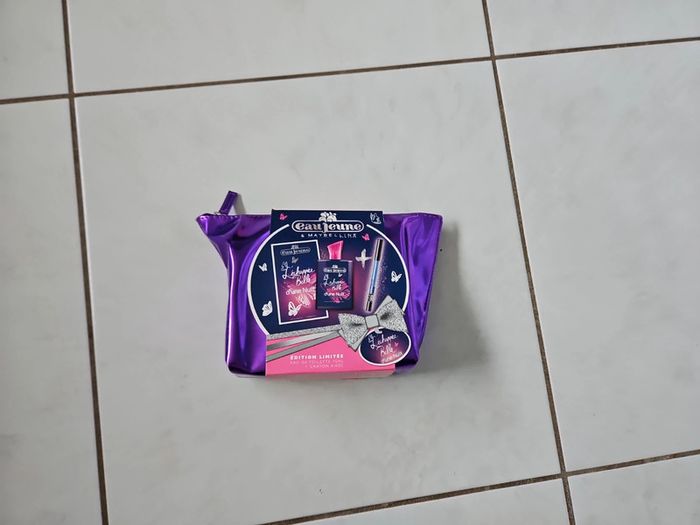 Eau jeune trousse échappée belle d'une nuit et 1 crayon khôl neuf