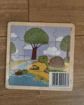 Puzzle en bois neuf