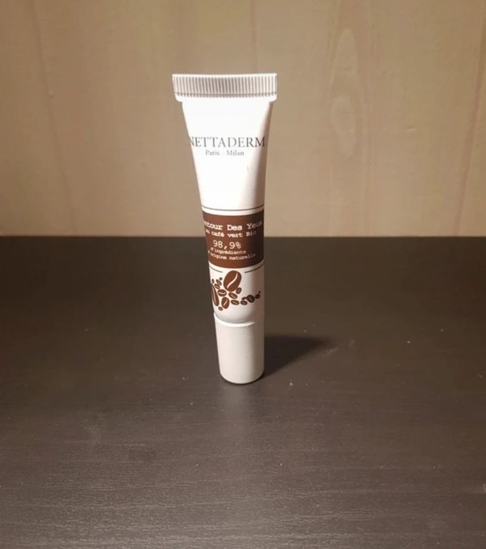 Contour des yeux au café vert bio nettaderm