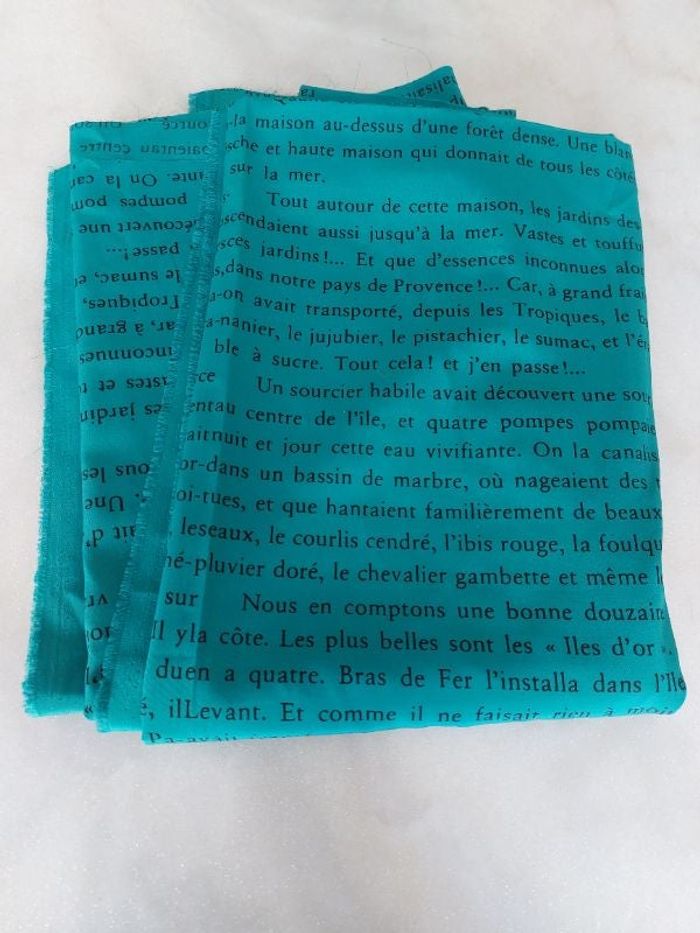 Coupe tissu viscose vert émeraude imprimé
