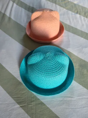 Lot 2 chapeaux enfant taille 5/8 ans