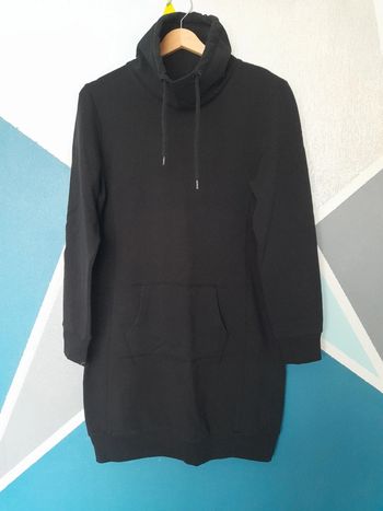 Robe pull avec poche avant
