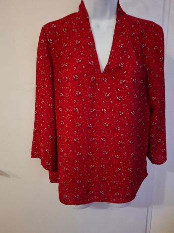 Blouse les essentielles monoprix taille 38 en très bon état 
Longueur 63 vm
Largeur aisselle a aisselle 49 cm
Longueur des manches