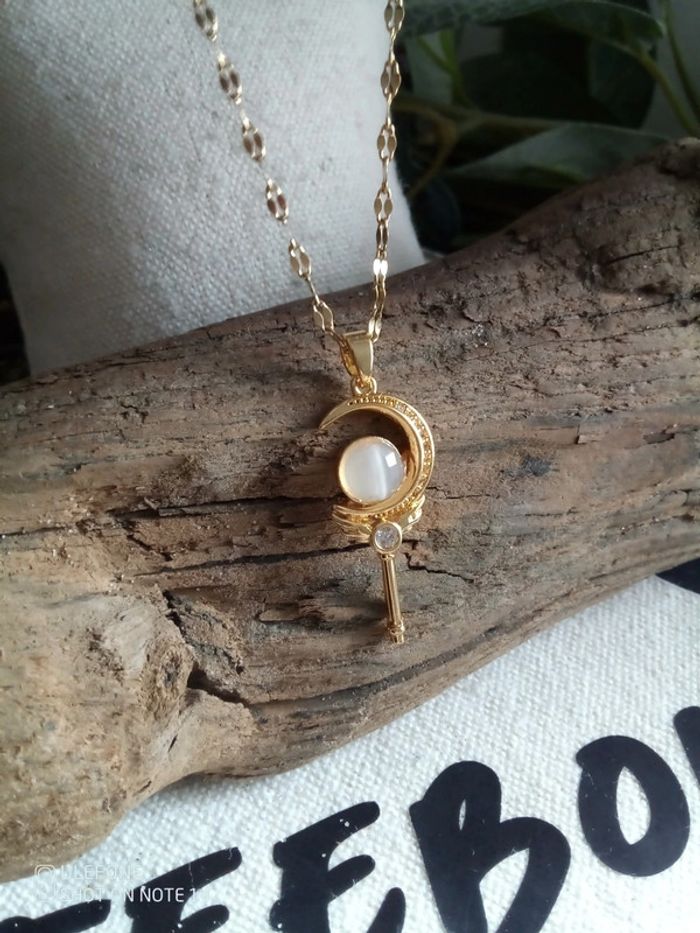 Collier pendentif sceptre lunaire pierre opaline - photo numéro 2