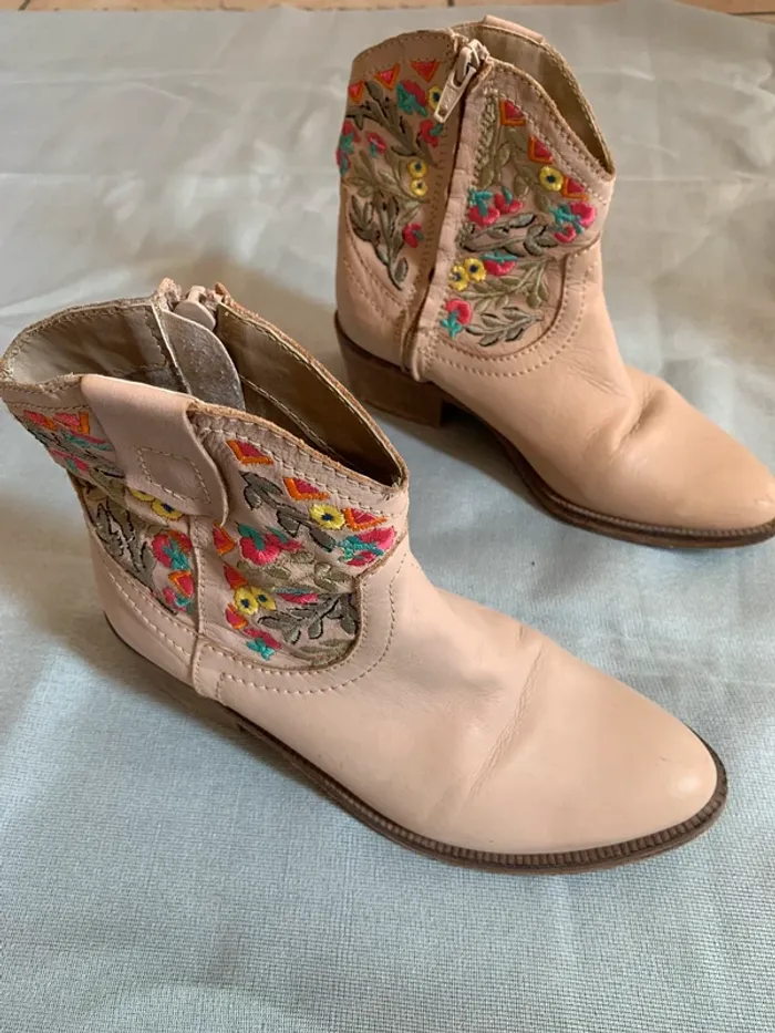 Bottines Promod brodée sur la tige beige P 36
