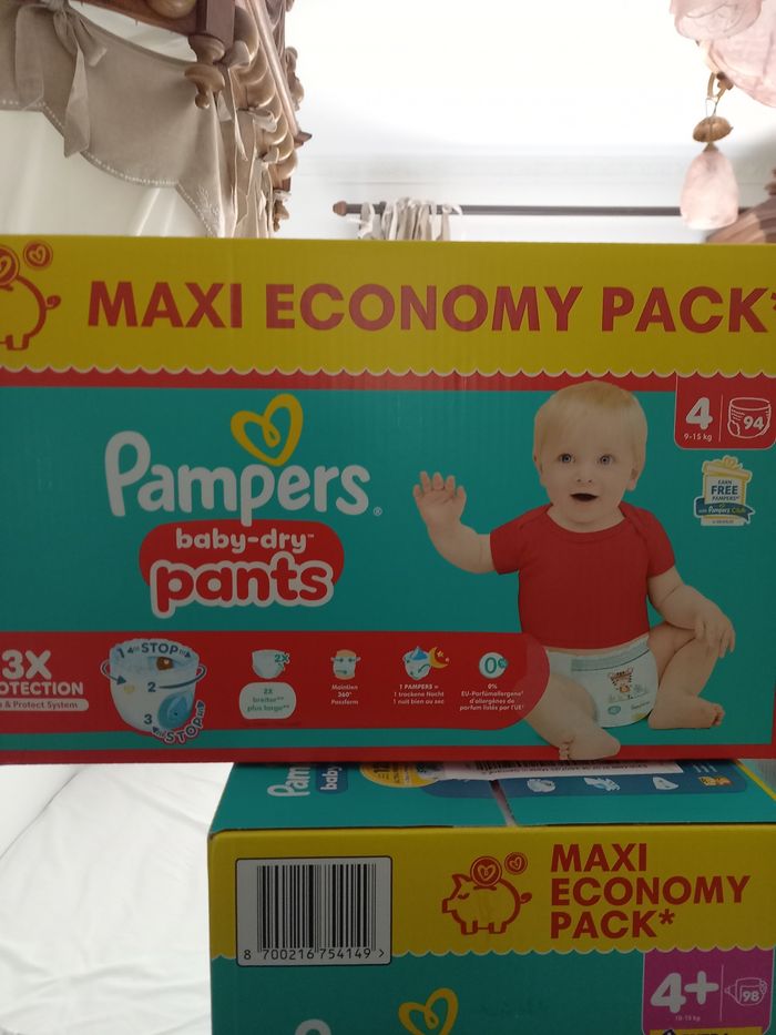 Couches pampers baby dry pants taille 4