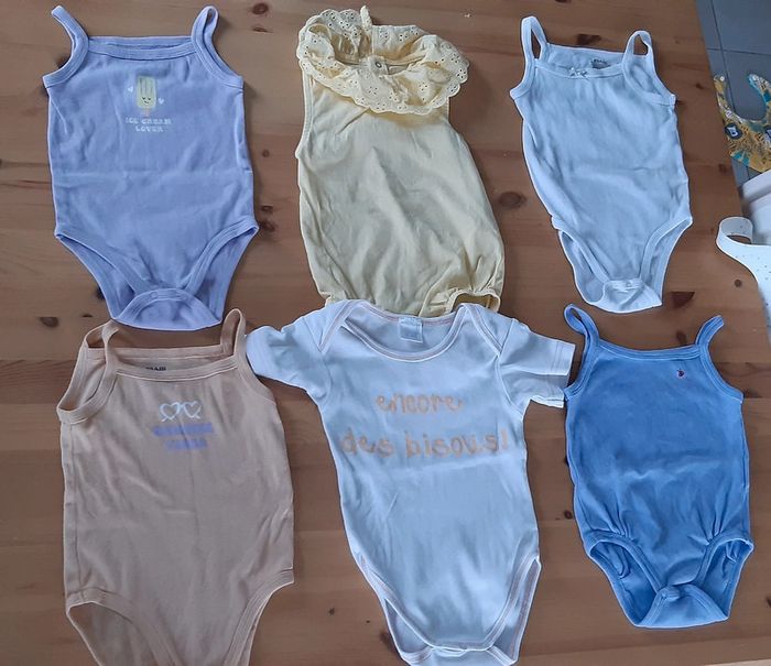 Lot de 7 bodys 12 mois
