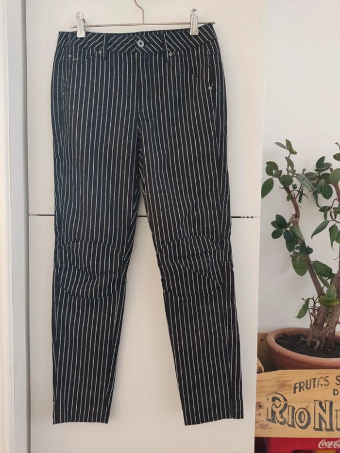 Pantalon g-star noir rayures petits points blancs plissé genoux taille 26/32