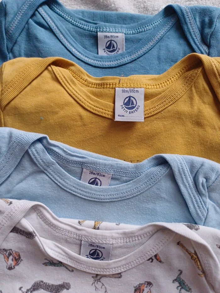 Lot 4 bodys manches longues 18 mois Petit bateau - photo numéro 2