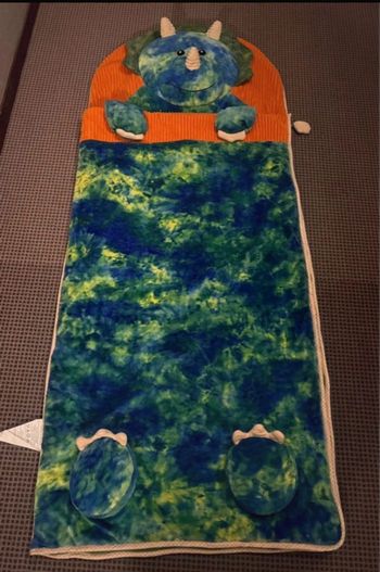 Sac de couchage lit couverture enfant peluche dinosaure tricératops Hug fun Hugfun très bon état