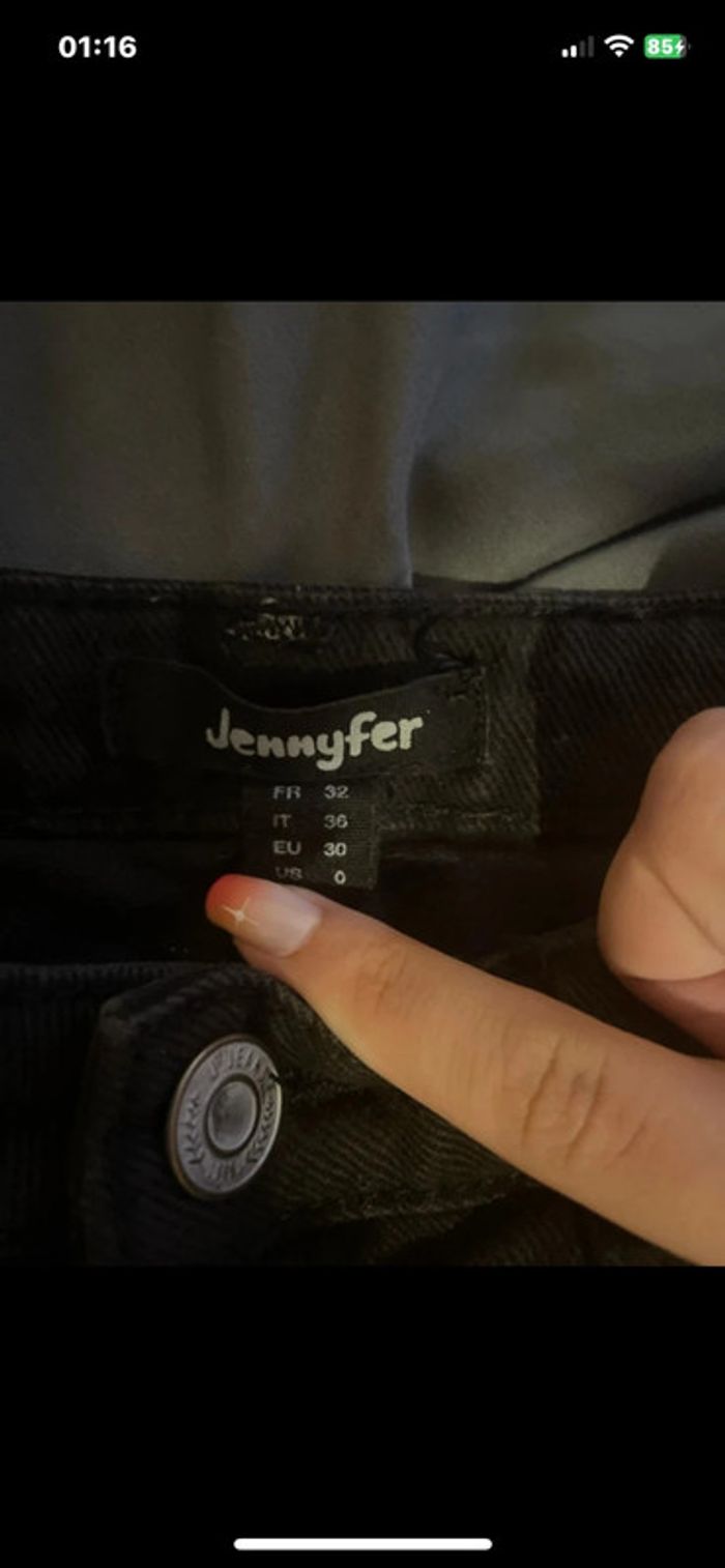 Short en jean noir tendance – bas effiloché, taille confortable - photo numéro 3